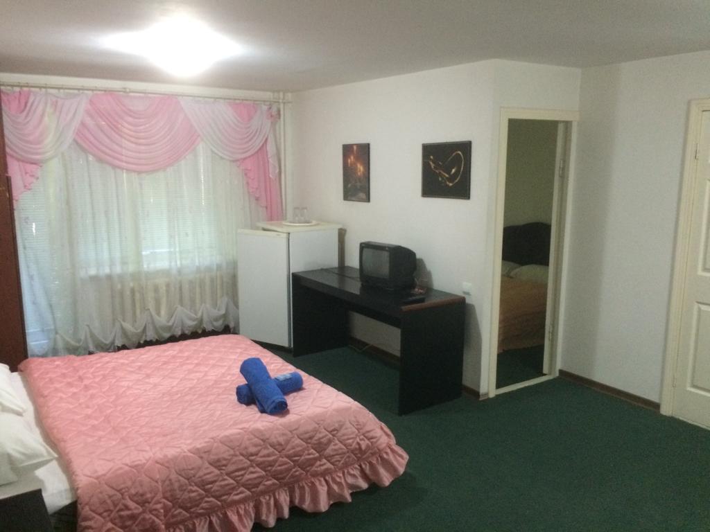 Mini Hotel Vesna นิปโปร ห้อง รูปภาพ