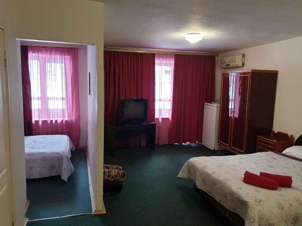 Mini Hotel Vesna นิปโปร ภายนอก รูปภาพ