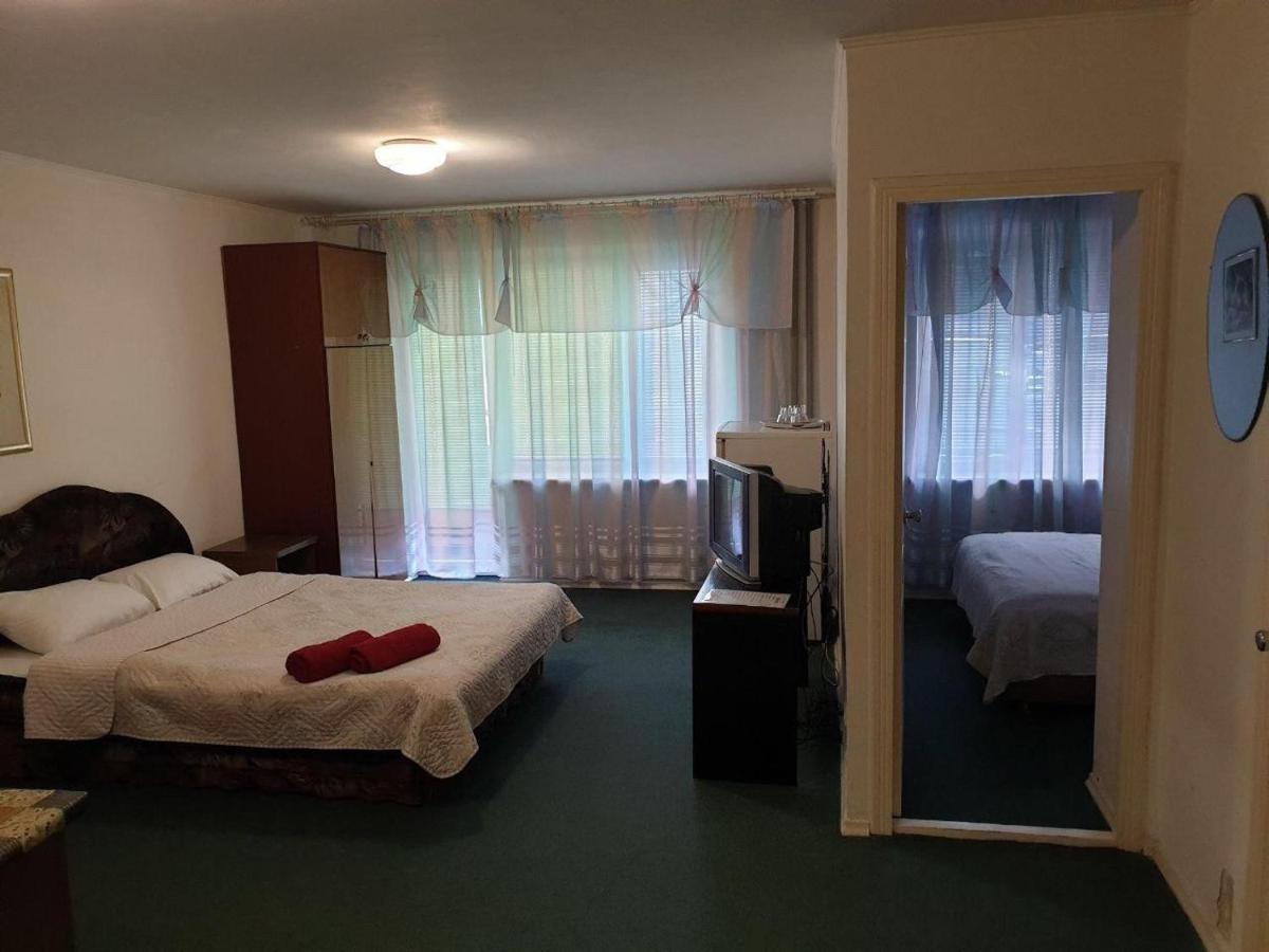 Mini Hotel Vesna นิปโปร ภายนอก รูปภาพ